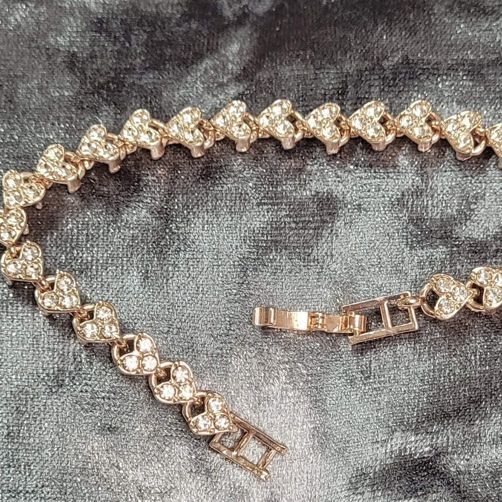Rose Gold Heart Shaped  Bracelet - Picture 7 of 8